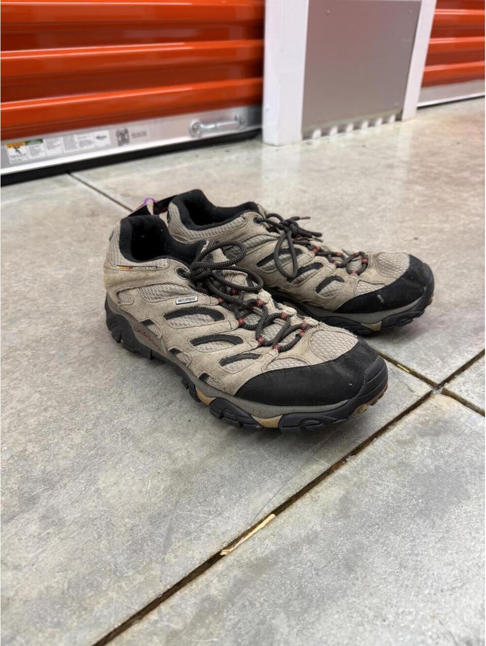 merrell moab 2 walnut brown and black hiking shoes size 11 MENS / NO INSOLE